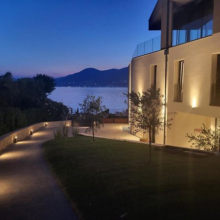 Attilio High Living Suites - Adults Only Torri Del Benaco Exterior photo
