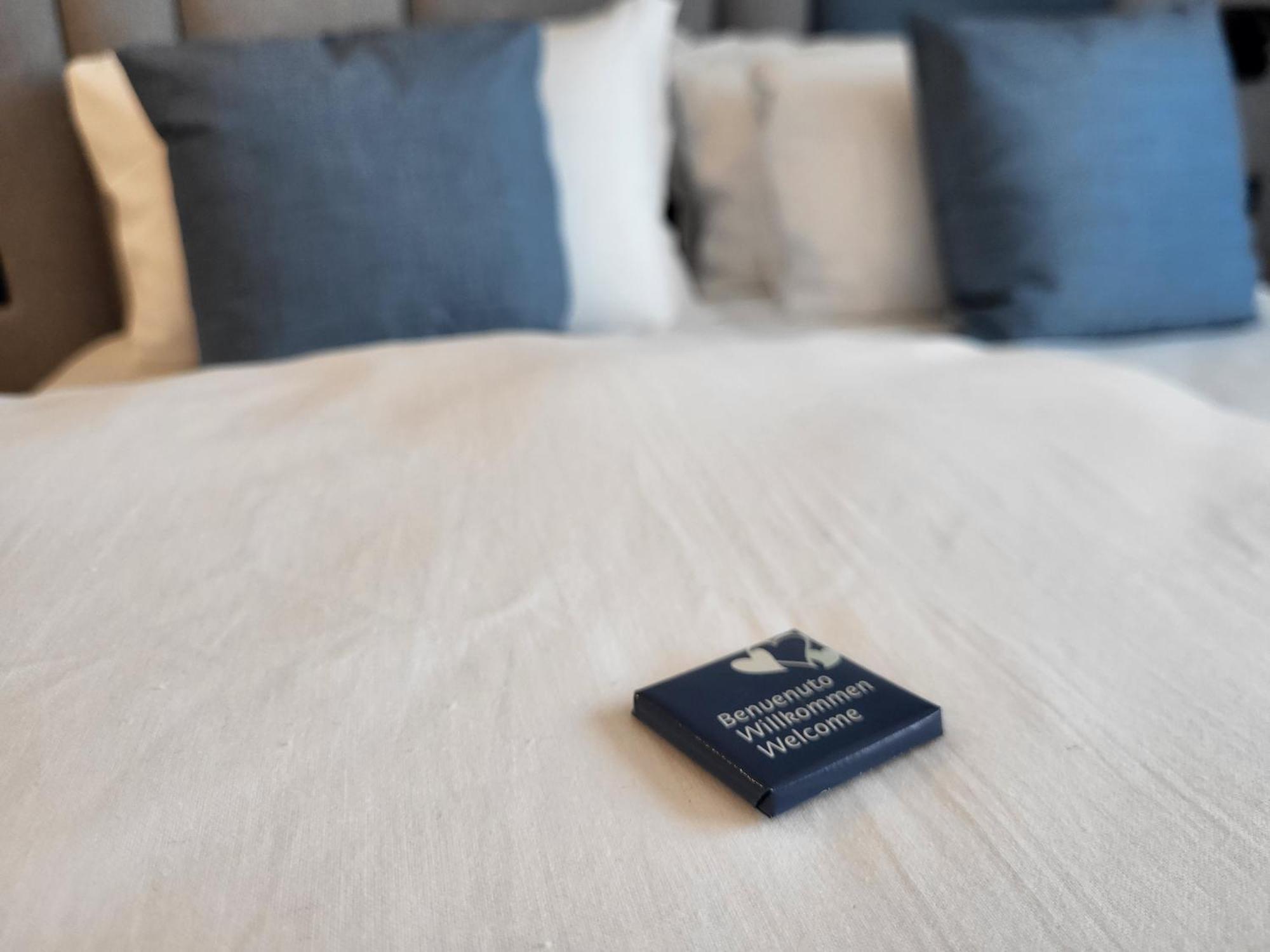 Attilio High Living Suites - Adults Only Torri Del Benaco Room photo