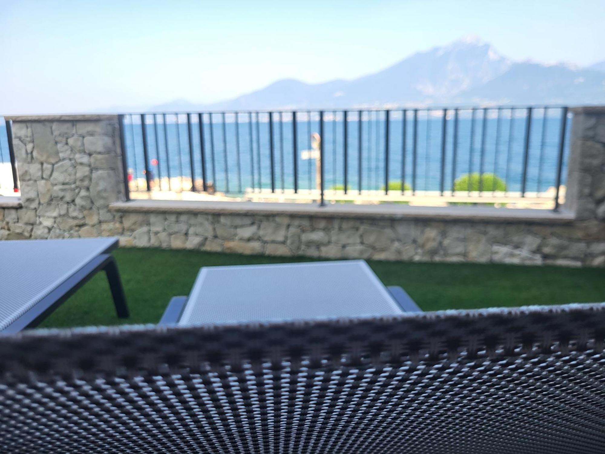Attilio High Living Suites - Adults Only Torri Del Benaco Room photo