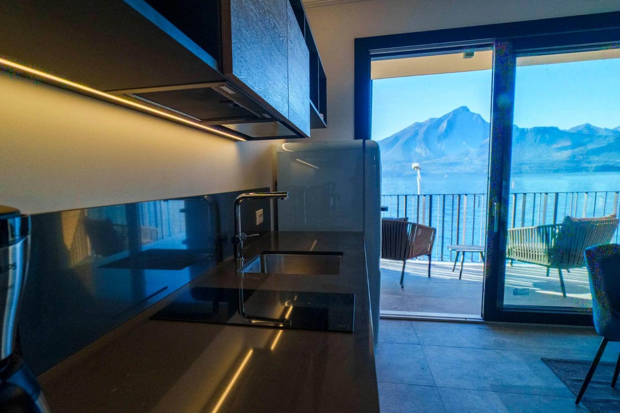 Attilio High Living Suites - Adults Only Torri Del Benaco Exterior photo