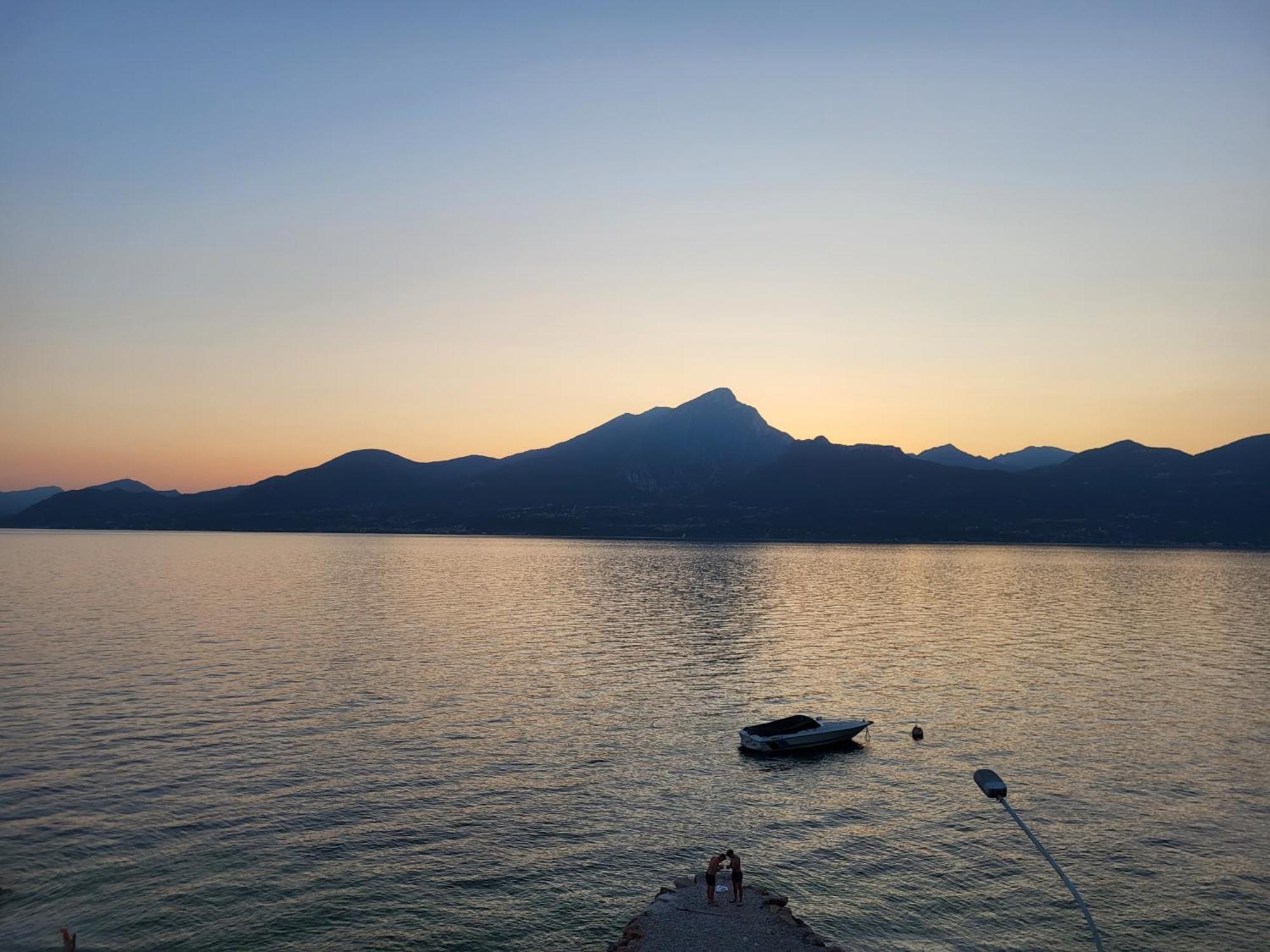 Attilio High Living Suites - Adults Only Torri Del Benaco Room photo