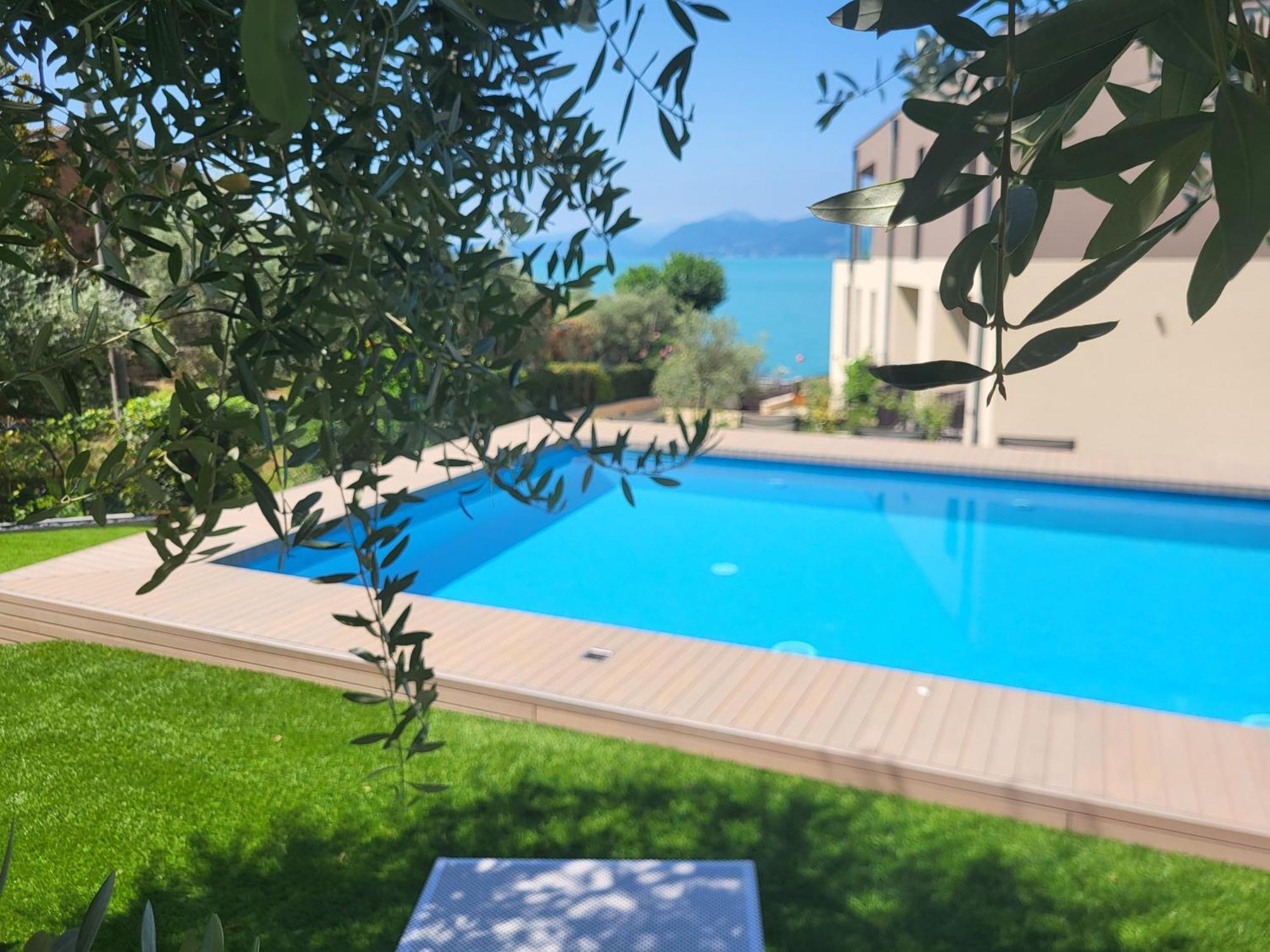 Attilio High Living Suites - Adults Only Torri Del Benaco Exterior photo